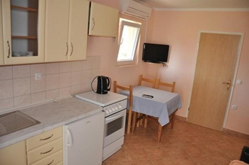 Apartments With A Parking Space Lopar, Rab - 16680 Екстериор снимка
