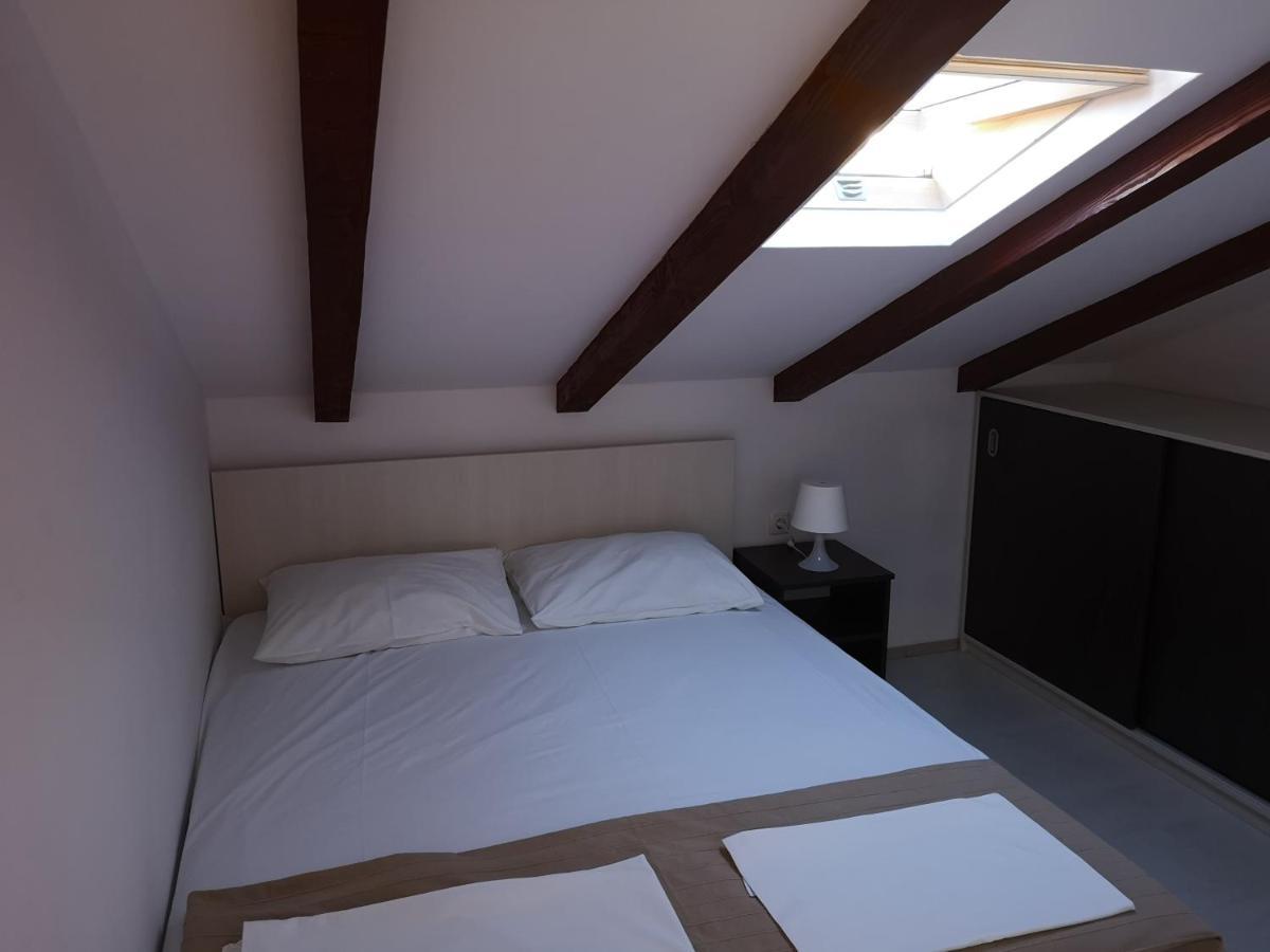 Apartments With A Parking Space Lopar, Rab - 16680 Екстериор снимка