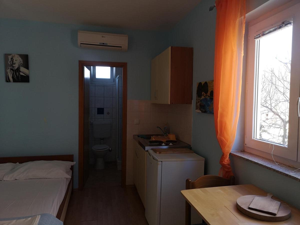 Apartments With A Parking Space Lopar, Rab - 16680 Екстериор снимка