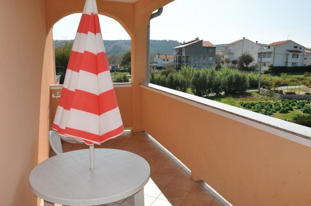 Apartments With A Parking Space Lopar, Rab - 16680 Екстериор снимка