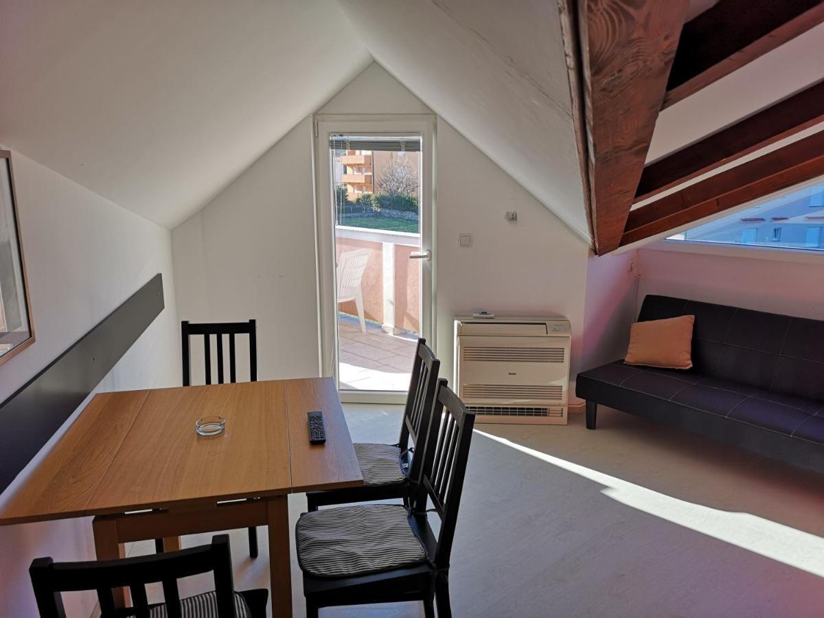 Apartments With A Parking Space Lopar, Rab - 16680 Екстериор снимка