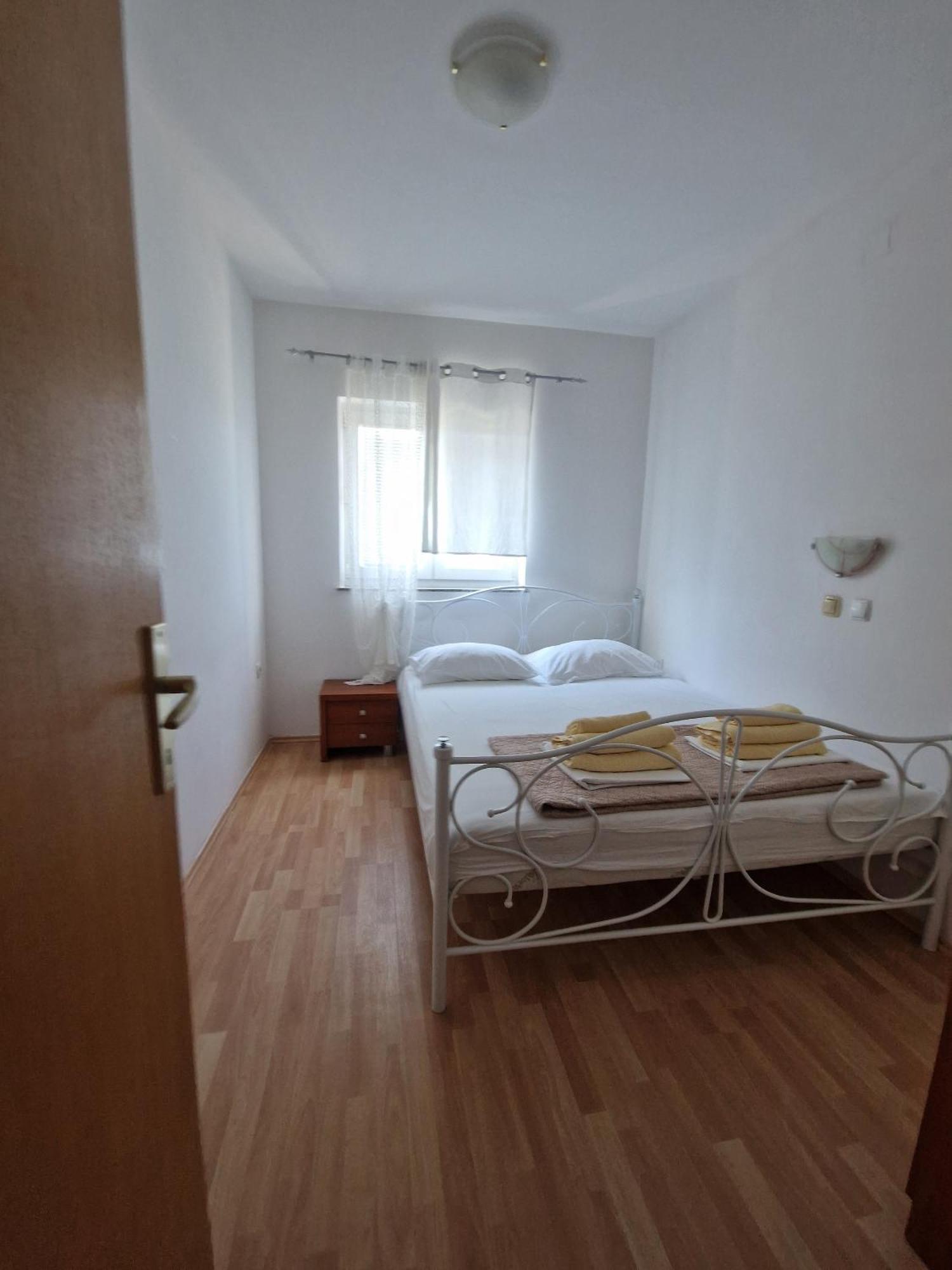 Apartments With A Parking Space Lopar, Rab - 16680 Екстериор снимка