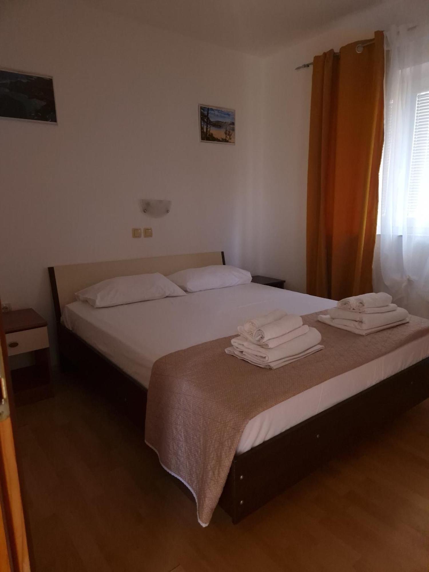 Apartments With A Parking Space Lopar, Rab - 16680 Екстериор снимка