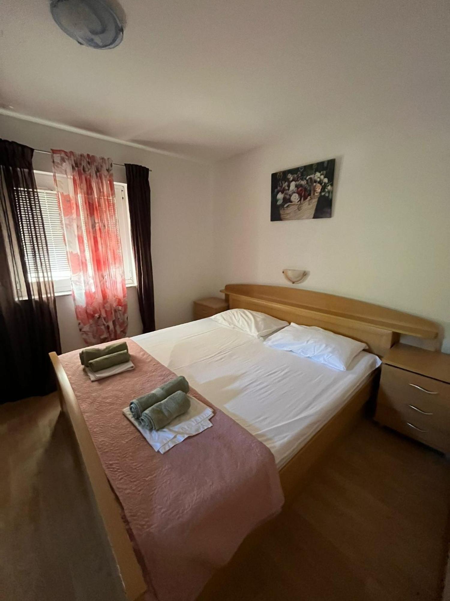 Apartments With A Parking Space Lopar, Rab - 16680 Екстериор снимка